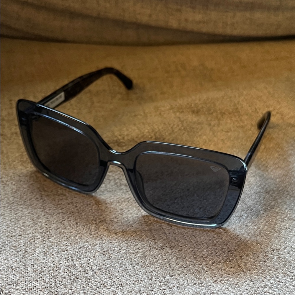 Roxy Blue Oversized Sunglasses - Picture 3 of 3